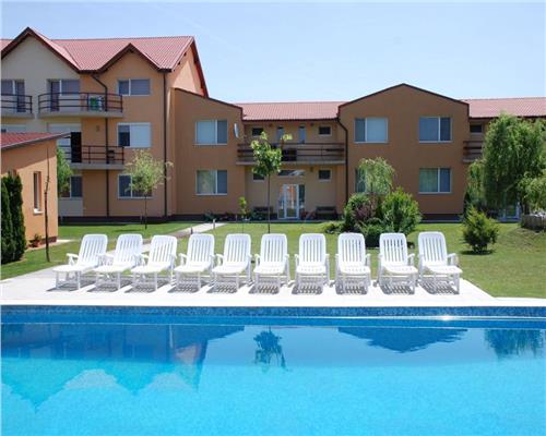 apartament 3 camere, curte privata cu piscina in dumbravita