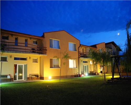 Apartament 3 camere, curte privata cu piscina in Dumbravita