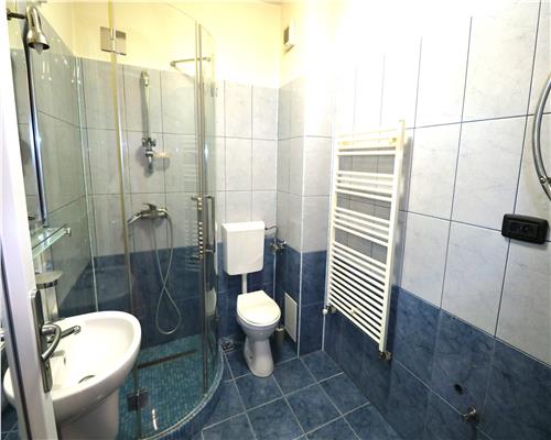 Apartament 3 camere, curte privata cu piscina in Dumbravita