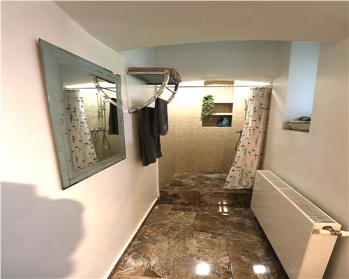 Apartament cu 2 camere,centrala proprie , ultracentral