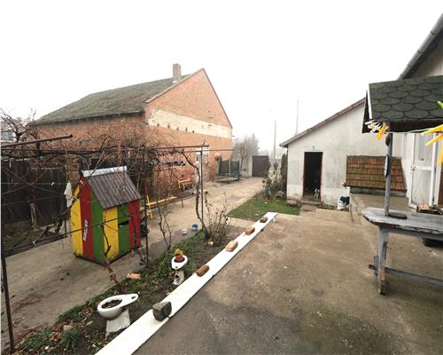 Casa 200 mp+ teren 1100 mp, 2 fronturi stradale
