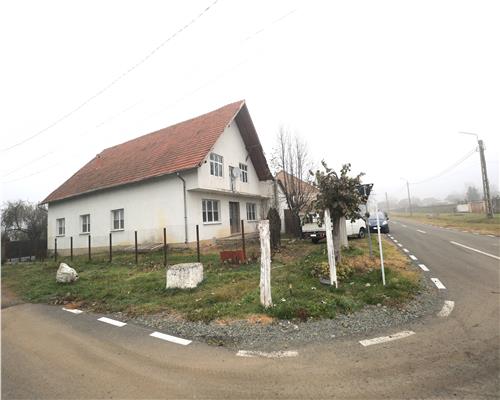Casa 200 mp+ teren 1100 mp, 2 fronturi stradale