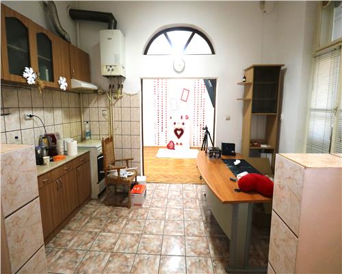 Apartament 3 camere  , centrala proprie , Central