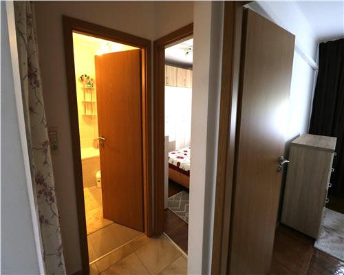 Apartament 3 camere, decomandat ,centrala proprie, zona Aradului