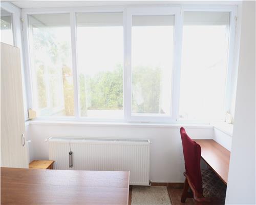 Apartament 3 camere, decomandat ,centrala proprie, zona Aradului