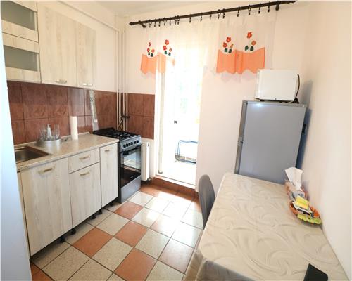 Apartament 3 camere, decomandat, centrala proprie, zona Girocului