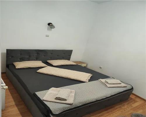Apartament 2 camere + terasa proprie , centrala proprie , zona Garii