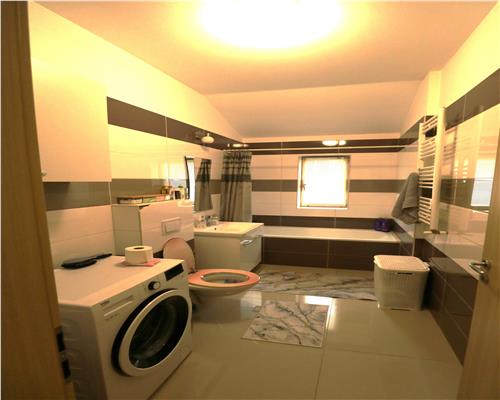 Apartament 2 camere, centrala proprie, Giroc