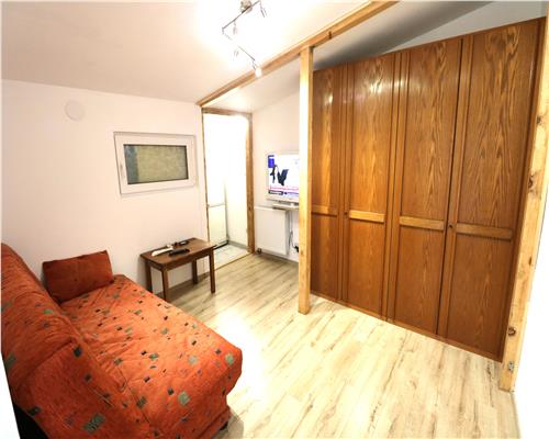 Apartament cu 1 camera, centrala proprie, zona Punctele Cardinale