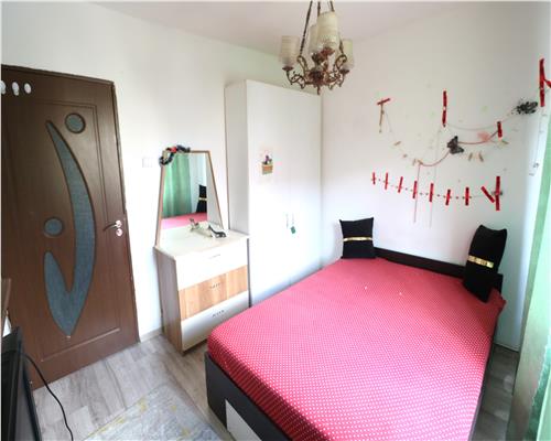 Apartament 3 camere , centrala proprie , zona Dambovita