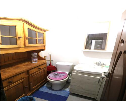 Apartament 3 camere , centrala proprie , zona Dambovita