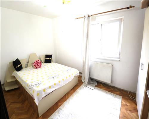 Apartament 3 camere , centrala proprie , zona Dambovita
