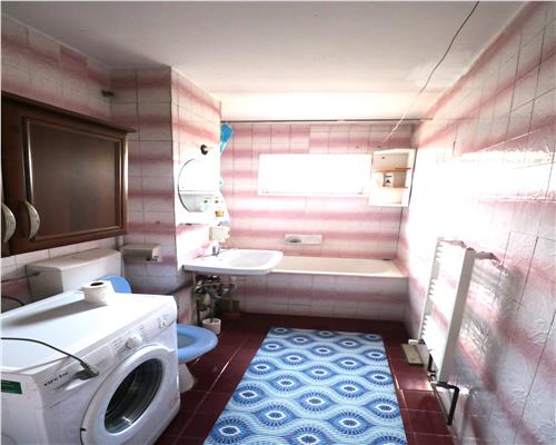 Apartament 3 camere , centrala proprie , zona Dambovita
