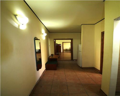 Apartament 2 camere, centrala proprie, zona Take Ionescu