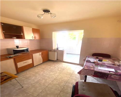 Apartament 3 camere , centrala proprie , zona Soarelui