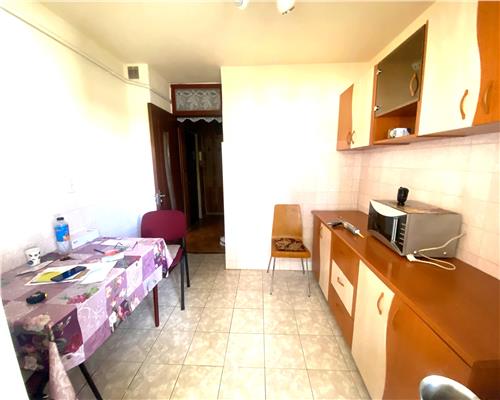 Apartament 3 camere , centrala proprie , zona Soarelui