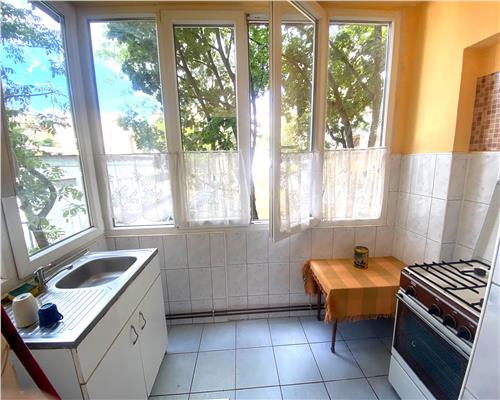 Apartament 3 camere , centrala proprie , zona Soarelui