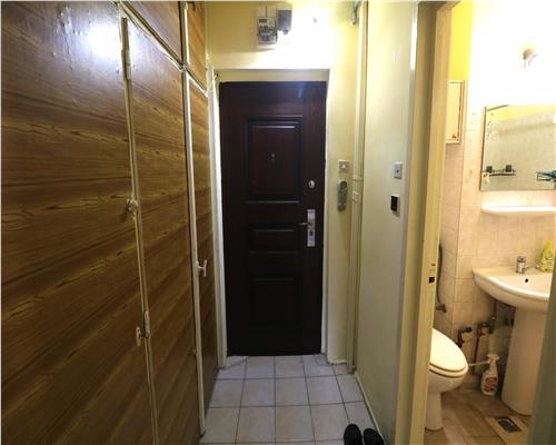 Apartament 1 camera, centrala proprie ,zona Take Ionescu