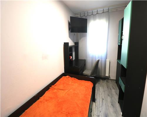 Apartament 3 camere, 2 dormitoare , centrala proprie, decomandat, zona Dacia