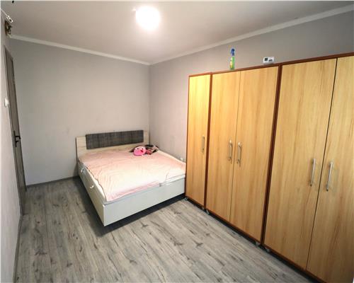 Apartament 3 camere, 2 dormitoare , centrala proprie, decomandat, zona Dacia