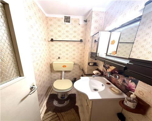 Apartament 3 camere ,  zona Aradului