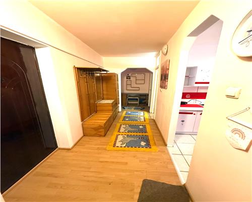 Apartament 3 camere ,  zona Aradului