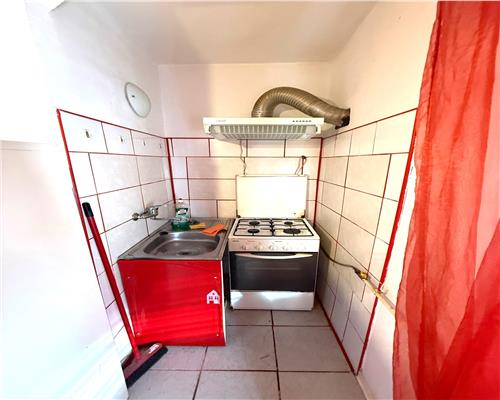 Apartament 3 camere ,  zona Aradului